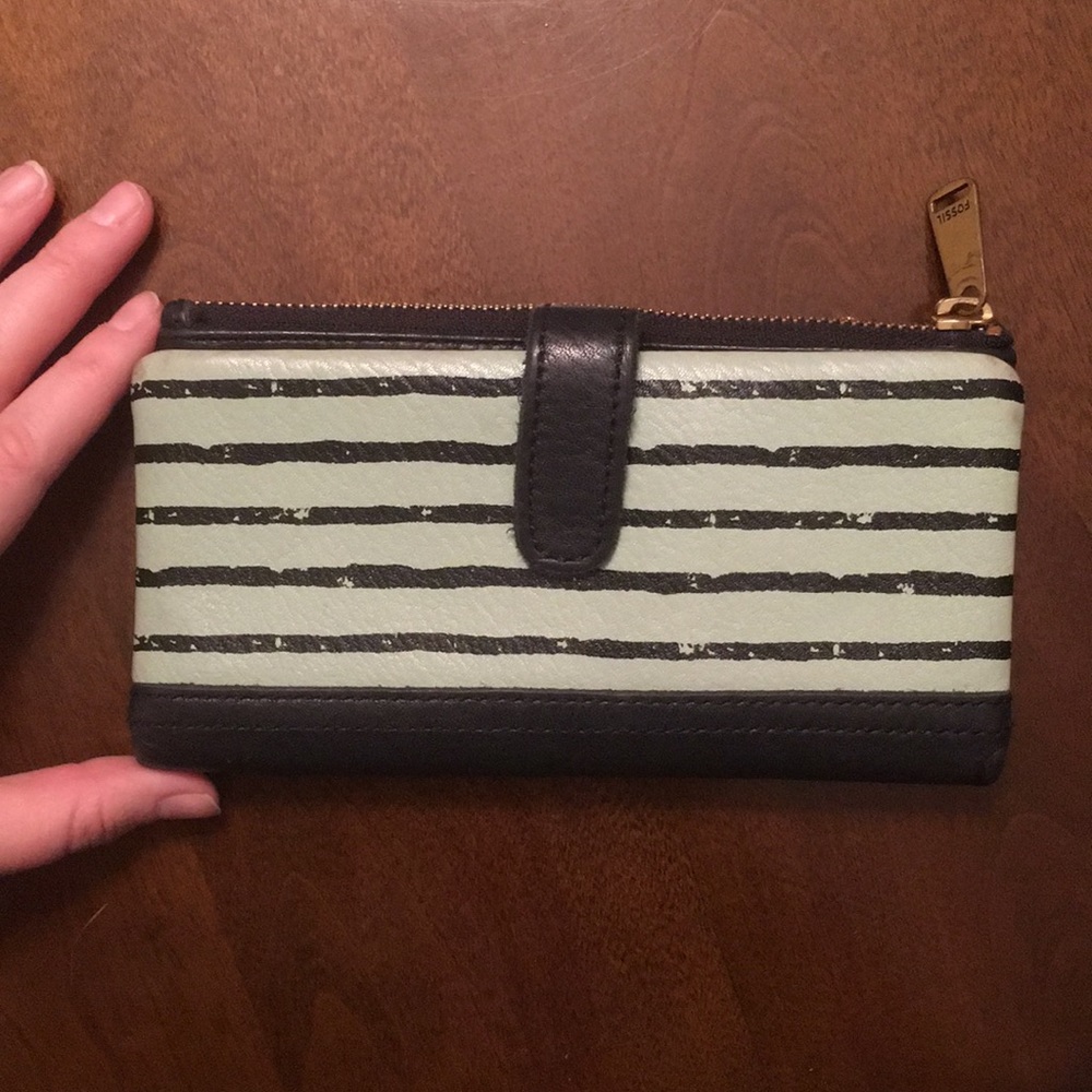 Fossil women’s wallet